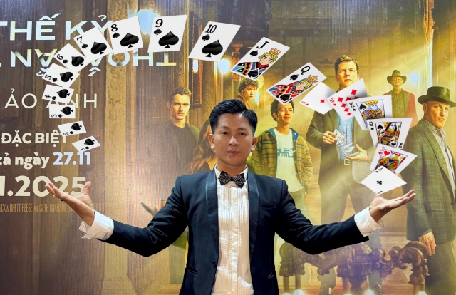 NGUYỄN PHƯƠNG NỔI BẬT TẠI LỄ RA MẮT PHIM 