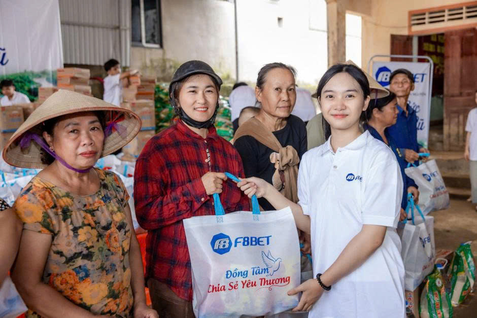 F8BET tiếp sức mùa lũ Nghệ An: Khi yêu thương vượt lên mọi ngăn cách