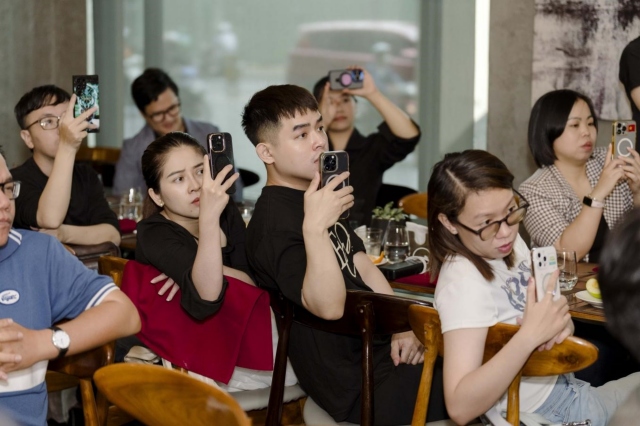 Khoa Lê lên tiếng về câu chuyện liên quan giữa họa sĩ Lộc Lan và vợ chồng ca sĩ Bích Tuyền- tỷ phú Gerard Richard Villiams.