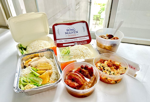 Kiểm chứng quán cơm gà được Jun Phạm khen “vị đúng đỉnh”