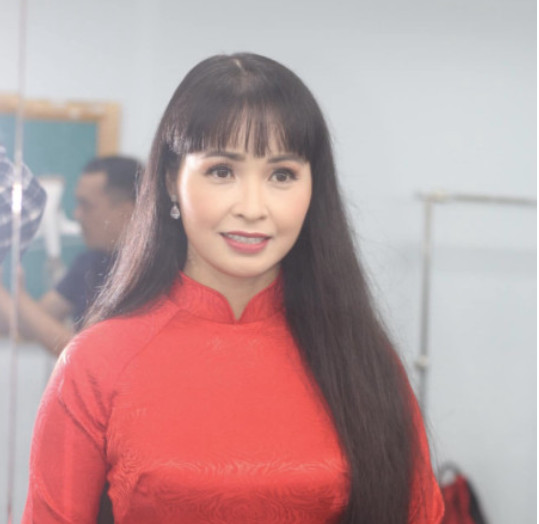 Vẻ đẹp ngọt ngào “bị thời gian bỏ quên” của nữ ca sĩ Trang Nhung khi bước sang tuổi trung niên