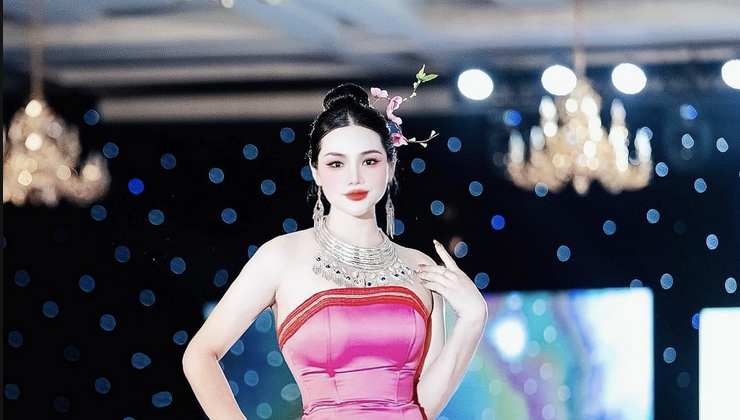 Hoa Hậu Bạc Kim Oanh Sải Bước Trên Sàn Catwalk Tại Sự Kiện “ Dấu Ấn Việt Nam” 9 Fashion Show